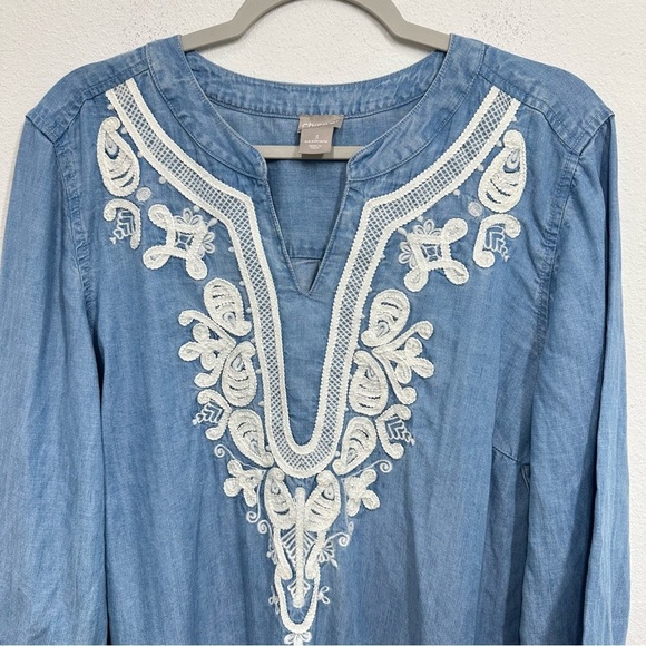 Chico's Chambray Lyocell V Neck Popover Blouse Longline 3/4 Sleeve Lace Applique - Picture 2 of 5